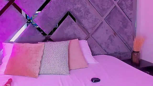 luciagray1 online show from February 23, 2026, 10:32 pm