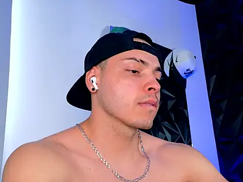 Maxwell Dupont online show from November 25, 2025, 7:58 pm