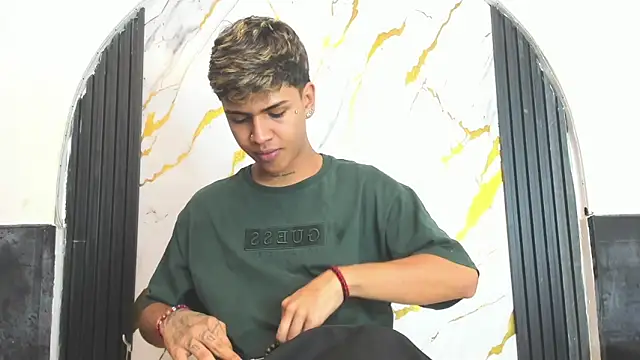 Timmy Kiing  online show from January 10, 2026, 9:32 pm