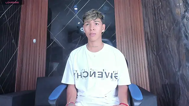 Snapshot of Timmy_Kiing_ chatting on November 28, 2025, 8:42 pm Timmy Kiing online show from November 28, 2025, 8:42 pm