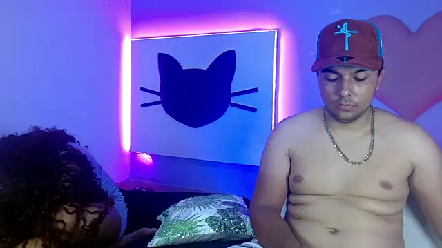 Insane couplee  online show from November 10, 2025, 3:11 am