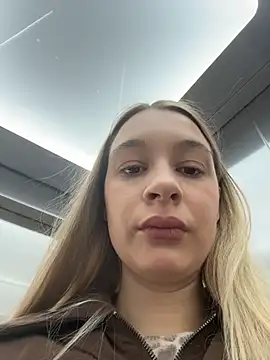Snapshot of SashaCatt chatting on May 7, 2026, 9:12 am SashaCatt online show from May 7, 2026, 9:12 am