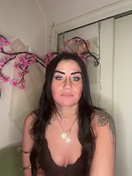 ValayaNoire online show from December 17, 2025, 12:15 am