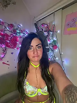 ValayaNoire online show from February 19, 2026, 3:25 am