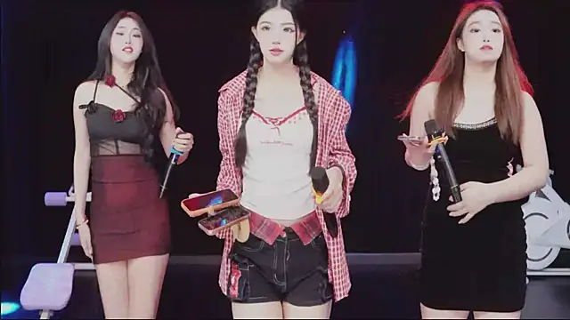 HHH-777 online show from April 12, 2026, 4:32 pm