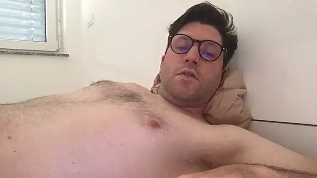 4fu69str8 online show from April 13, 2026, 3:49 pm