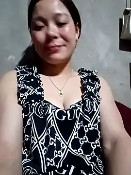 Snapshot of Lyla_john chatting on February 12, 2026, 12:38 pm Lyla john online show from February 12, 2026, 12:38 pm