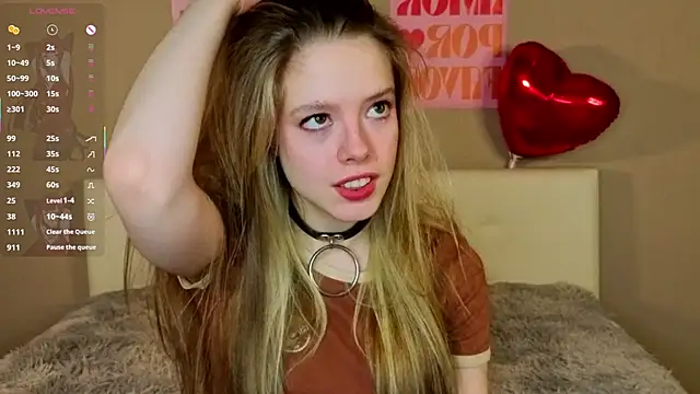 Snapshot of TiffinyMergist chatting on February 18, 2026, 8:27 pm TiffinyMergist online show from February 18, 2026, 8:27 pm