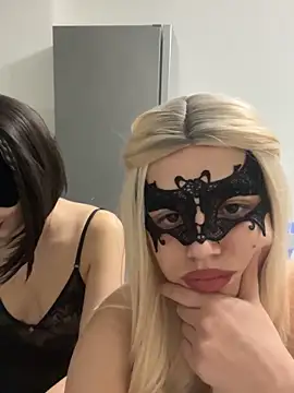 LilxSar online show from November 21, 2025, 11:04 pm