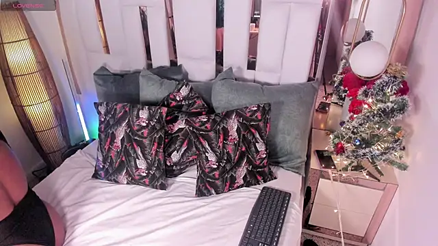 miadraven online show from December 1, 2025, 9:37 pm