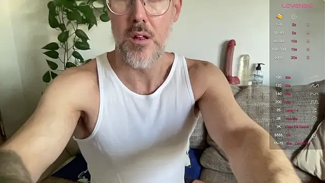 Snapshot of the_new_fit_rubinho chatting on December 21, 2025, 9:44 am the new fit rubinho online show from December 21, 2025, 9:44 am