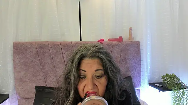 Victoriaa Anderson online show from April 13, 2026, 2:10 pm