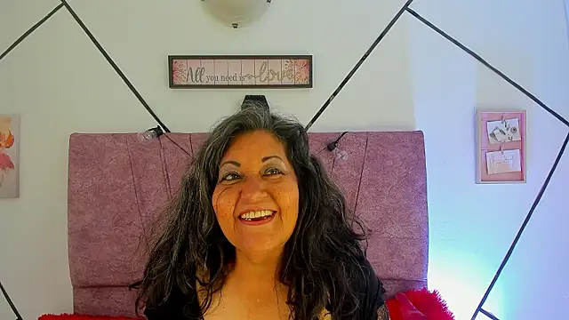 Snapshot of Victoriaa_Anderson chatting on February 2, 2026, 5:45 pm Victoriaa Anderson online show from February 2, 2026, 5:45 pm