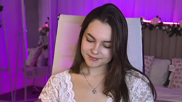 Snapshot of FrancescaCavaliere chatting on June 1, 2026, 9:42 am FrancescaCavaliere online show from June 1, 2026, 9:42 am
