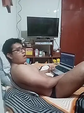 Snapshot of Zack1225 chatting on December 20, 2025, 5:38 pm Zack1225 online show from December 20, 2025, 5:38 pm