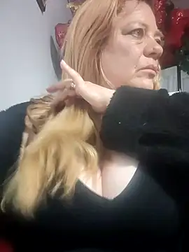 karlaanqui1 online show from December 18, 2025, 10:52 am