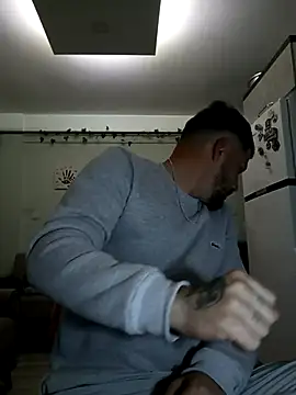 Cekiyorum  Gulumse online show from November 10, 2025, 6:24 pm