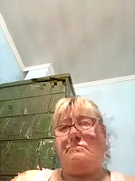 MilaTamila456 online show from November 12, 2025, 10:02 pm