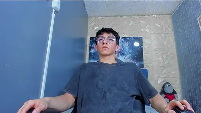 Snapshot of ElanGiraldo chatting on June 22, 2026, 11:35 pm ElanGiraldo online show from June 22, 2026, 11:35 pm