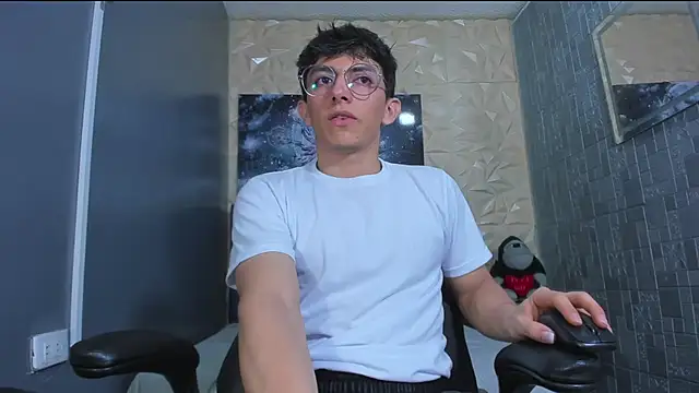 Snapshot of ElanGiraldo chatting on June 16, 2026, 11:16 pm ElanGiraldo online show from June 16, 2026, 11:16 pm