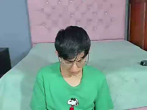 Snapshot of ElanGiraldo chatting on January 17, 2026, 10:57 pm ElanGiraldo online show from January 17, 2026, 10:57 pm