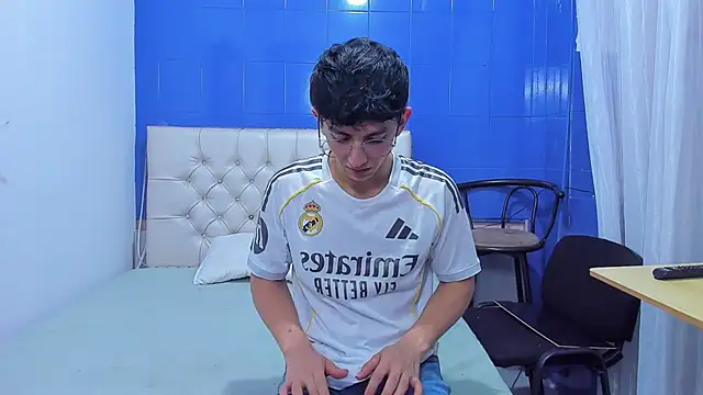 Snapshot of ElanGiraldo chatting on June 20, 2026, 9:42 pm ElanGiraldo online show from June 20, 2026, 9:42 pm