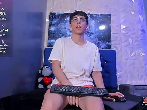 ElanGiraldo online show from April 14, 2026, 10:26 pm