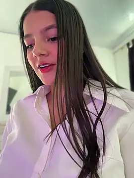 EmmiiGlow online show from April 14, 2026, 8:58 pm