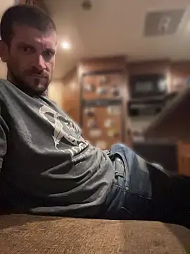 Lnghorn1614 online show from April 12, 2026, 10:35 pm