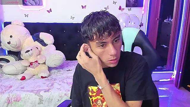 Antonythiago couple online show from November 14, 2025, 4:38 am