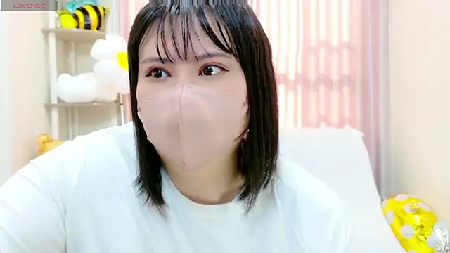 tomo-chan  online show from December 17, 2025, 3:44 am