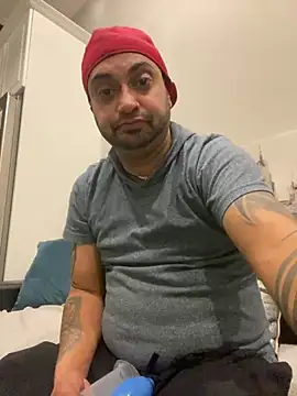 juicythickclit69 online show from November 26, 2025, 4:23 am