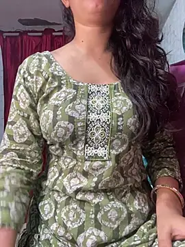 Snapshot of Red_Queen_11 chatting on July 6, 2026, 6:43 pm Red Queen 11 online show from July 6, 2026, 6:43 pm