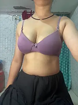 Snapshot of Red_Queen_11 chatting on July 13, 2026, 3:28 am Red Queen 11 online show from July 13, 2026, 3:28 am