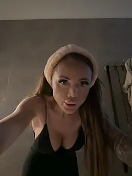 NicollleDiamondd online show from November 27, 2025, 9:10 am