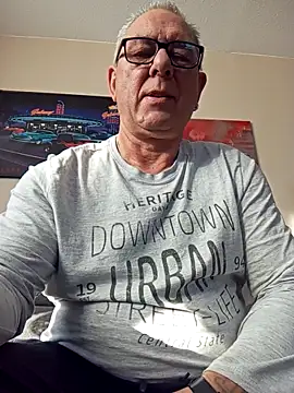 Snapshot of andy-1961 chatting on December 15, 2025, 9:59 am andy-1961 online show from December 15, 2025, 9:59 am