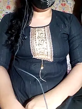 Snapshot of HotGirl23231 chatting on May 5, 2026, 6:44 pm HotGirl23231 online show from May 5, 2026, 6:44 pm