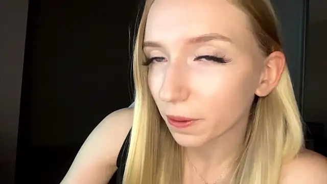 Snapshot of LaceDream chatting on November 28, 2025, 4:07 pm LaceDream online show from November 28, 2025, 4:07 pm