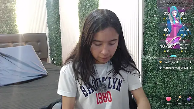 bunnywhite21 online show from December 1, 2025, 6:31 pm