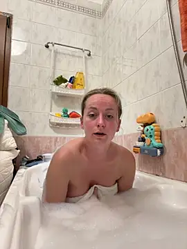 NaughtyAmore online show from November 19, 2025, 4:51 pm