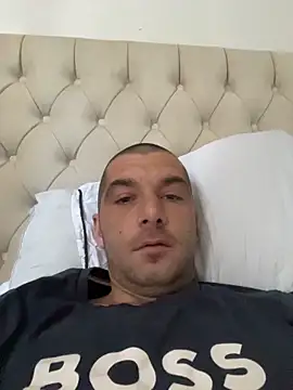 Kinkycouple142 online show from April 20, 2026, 2:40 pm