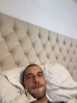 Kinkycouple142 online show from April 22, 2026, 12:34 pm