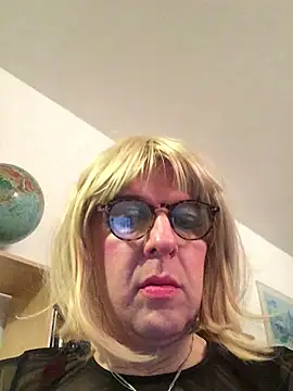 simone xdressing online show from February 10, 2025, 12:30 am