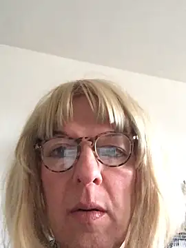 simone xdressing online show from February 15, 2026, 3:22 pm