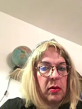 simone xdressing online show from March 8, 2026, 12:38 am