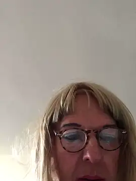 simone xdressing online show from March 25, 2026, 3:22 pm