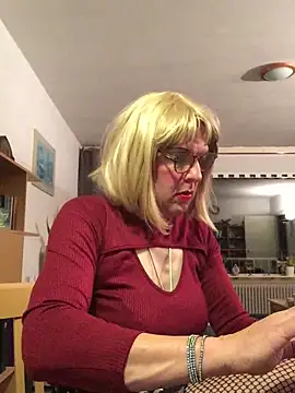 simone xdressing online show from October 19, 2025, 12:02 am