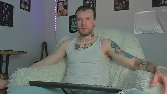 Huntall77 online show from April 1, 2026, 3:30 am