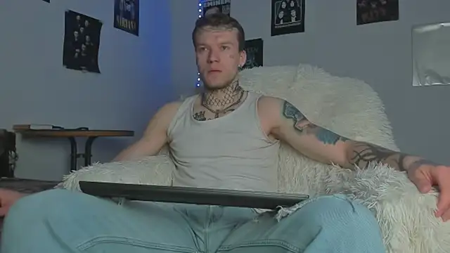 Huntall77 online show from April 15, 2026, 1:22 am