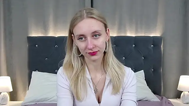 RachaelCute online show from April 22, 2026, 4:19 am